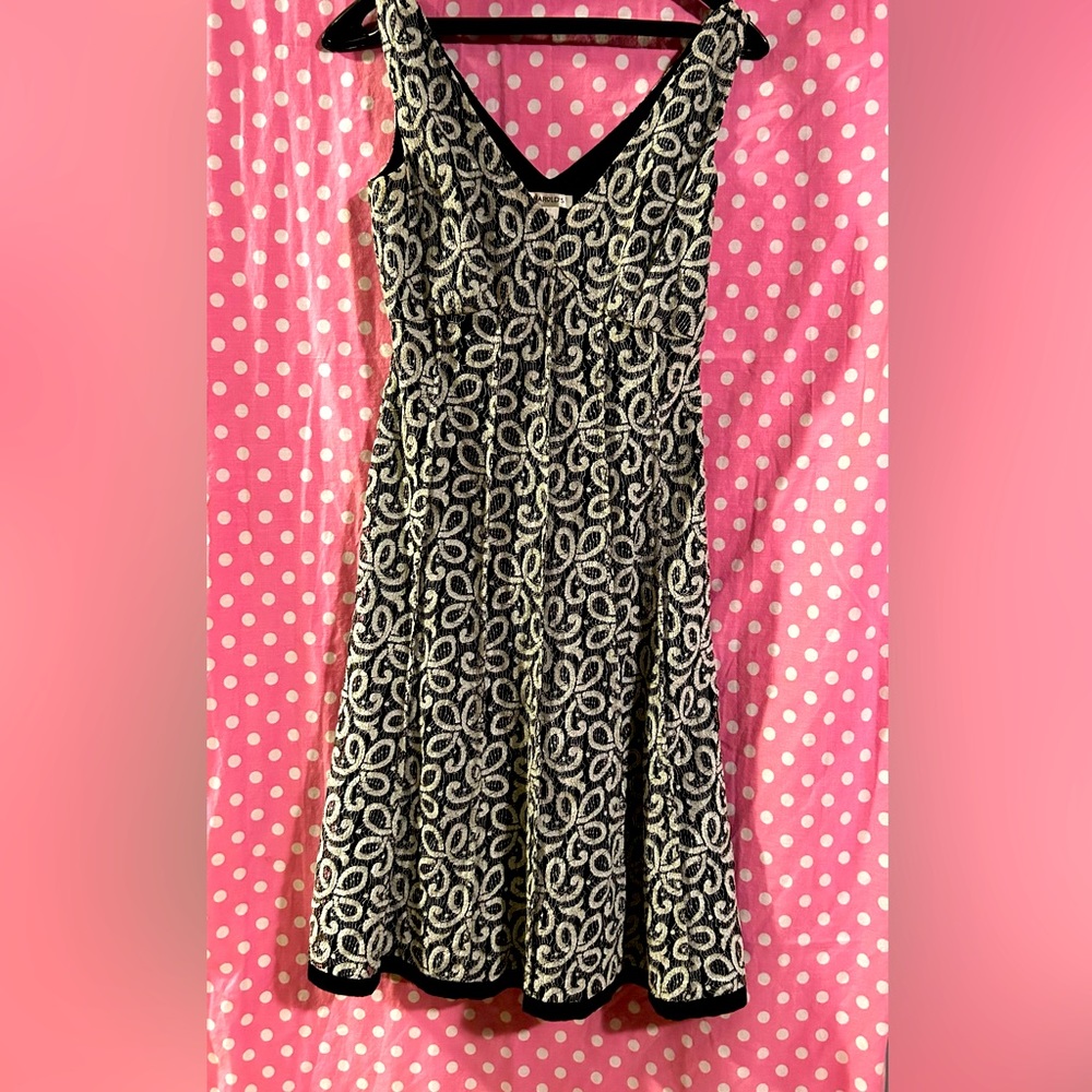 Harold’s dress, size 0, black and white. 80%, cotton 20% nylon